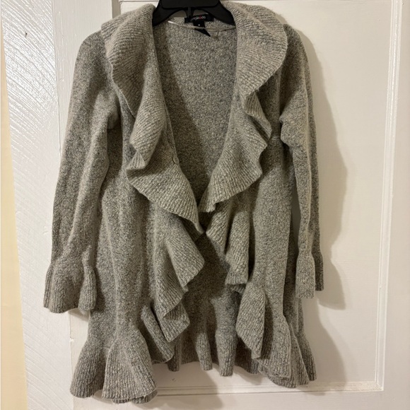 Sweaters - Gray Ruffled Women's Shawl